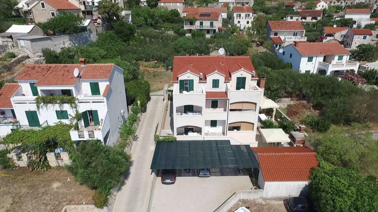 Apartments Borovina ボル エクステリア 写真